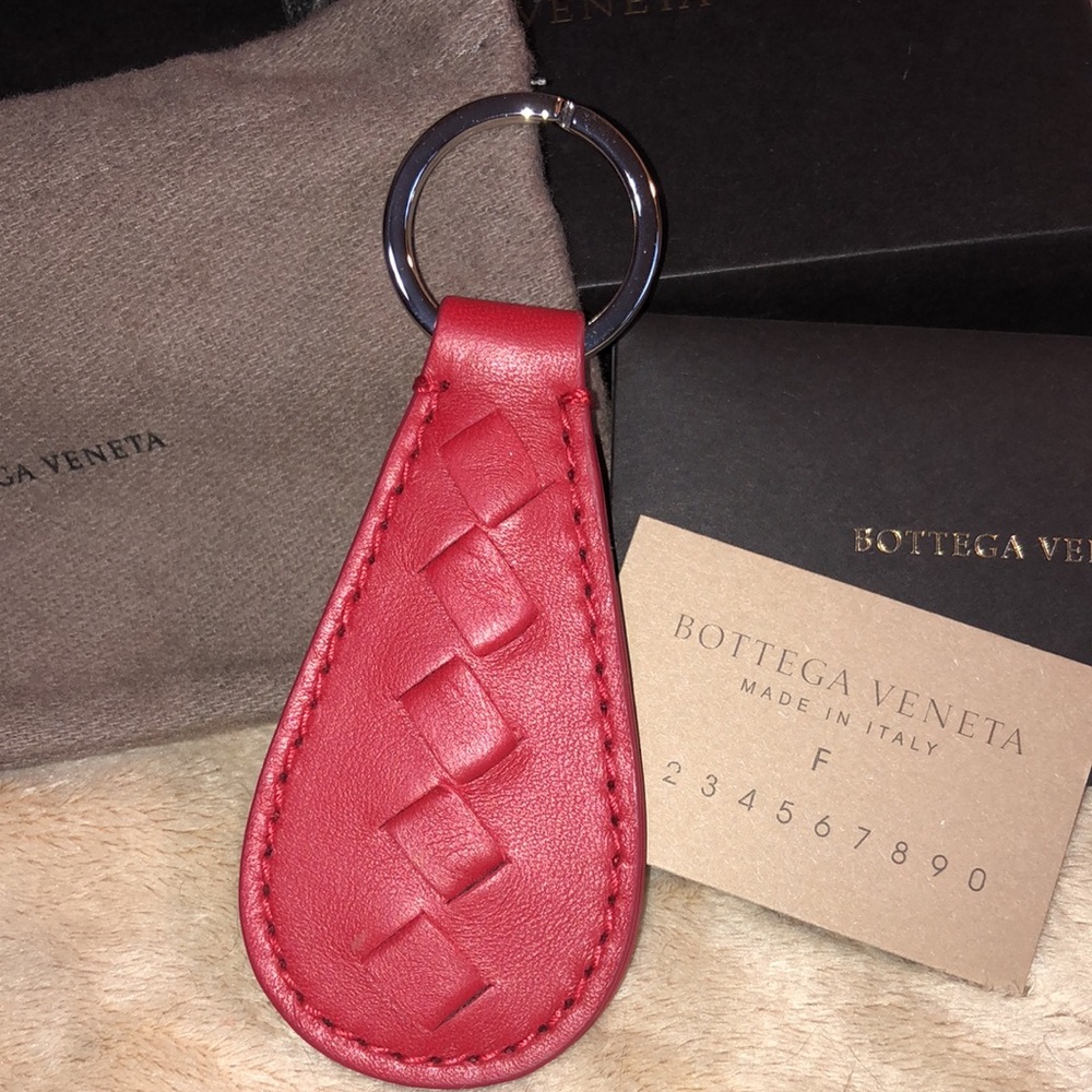 🆕🌹BOTTEGA VENETA Red Leather Key Ring Holder
